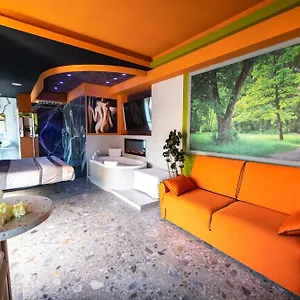 Garda Fantasy Jacuzzi Sauna Piscina Desenzano del Garda